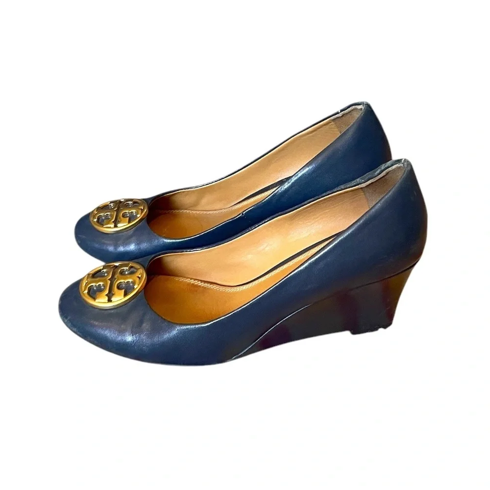 Tory Burch Chelsea Leather Navy Block Heels Women's Shoes Gold Medallion Size‎ 7